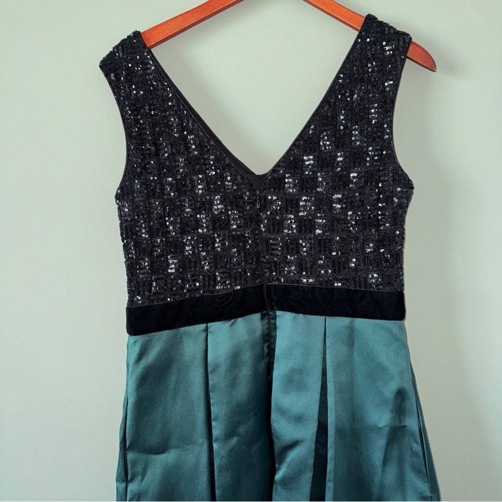 Ignite Evenings Black Sequin with Emerald Skirt Sleeveless Formal Short Dress 8 - Picture 6 of 10